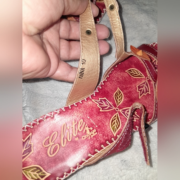 Elite red slight wedge sandals size 10 - Picture 9 of 11